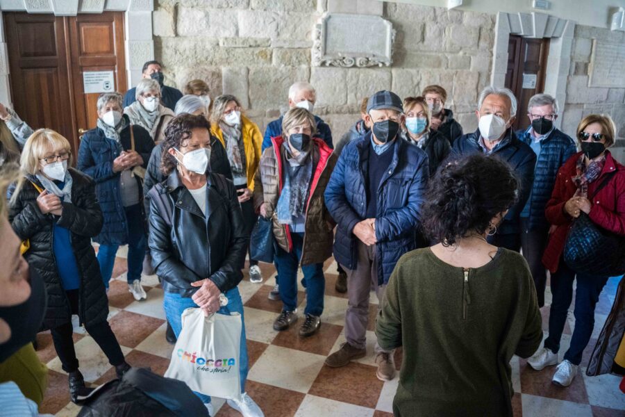 turisti over 50 in viaggio a Chioggia